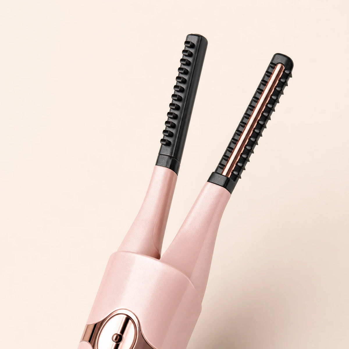 Close-up of the Lumivea dual-comb head and rose-gold heating bar